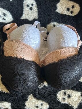 Lace Push-Up Bra Set in Black, Nude & White